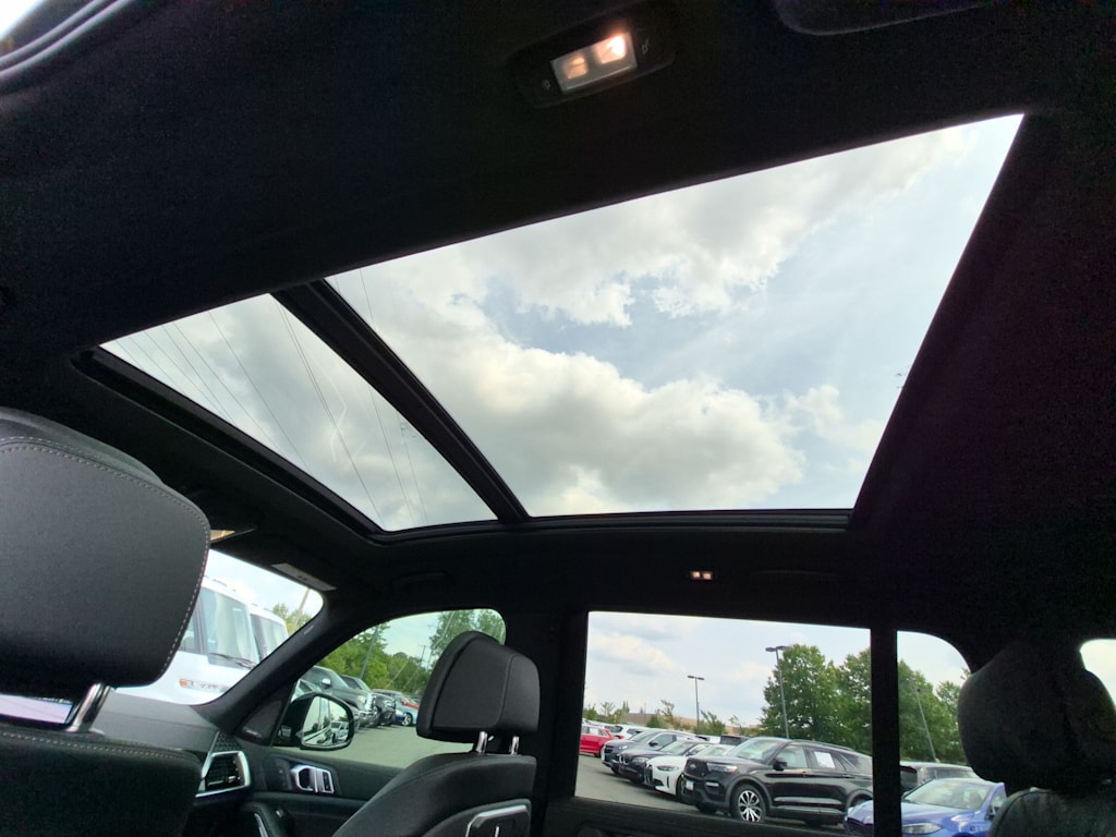 Thumbnail: 2025 BMW X7 - 30