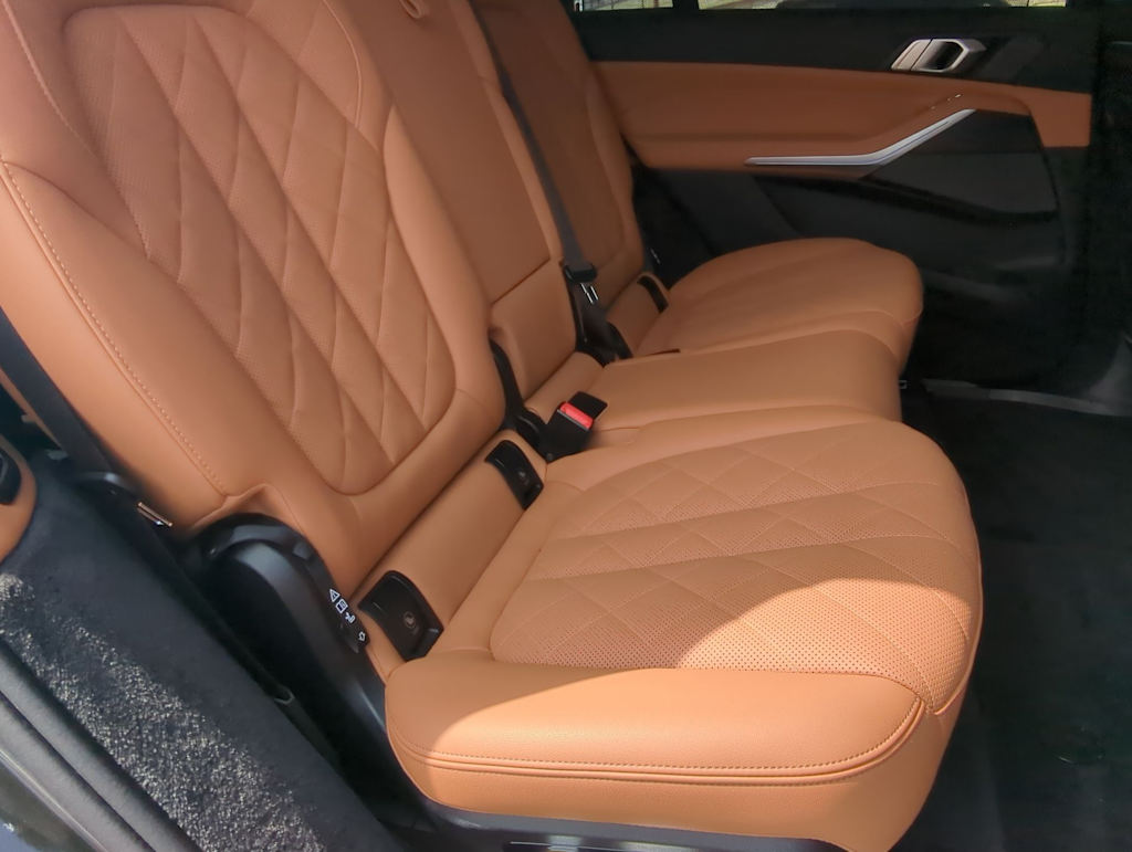 2024 BMW X7 xDrive40i 21
