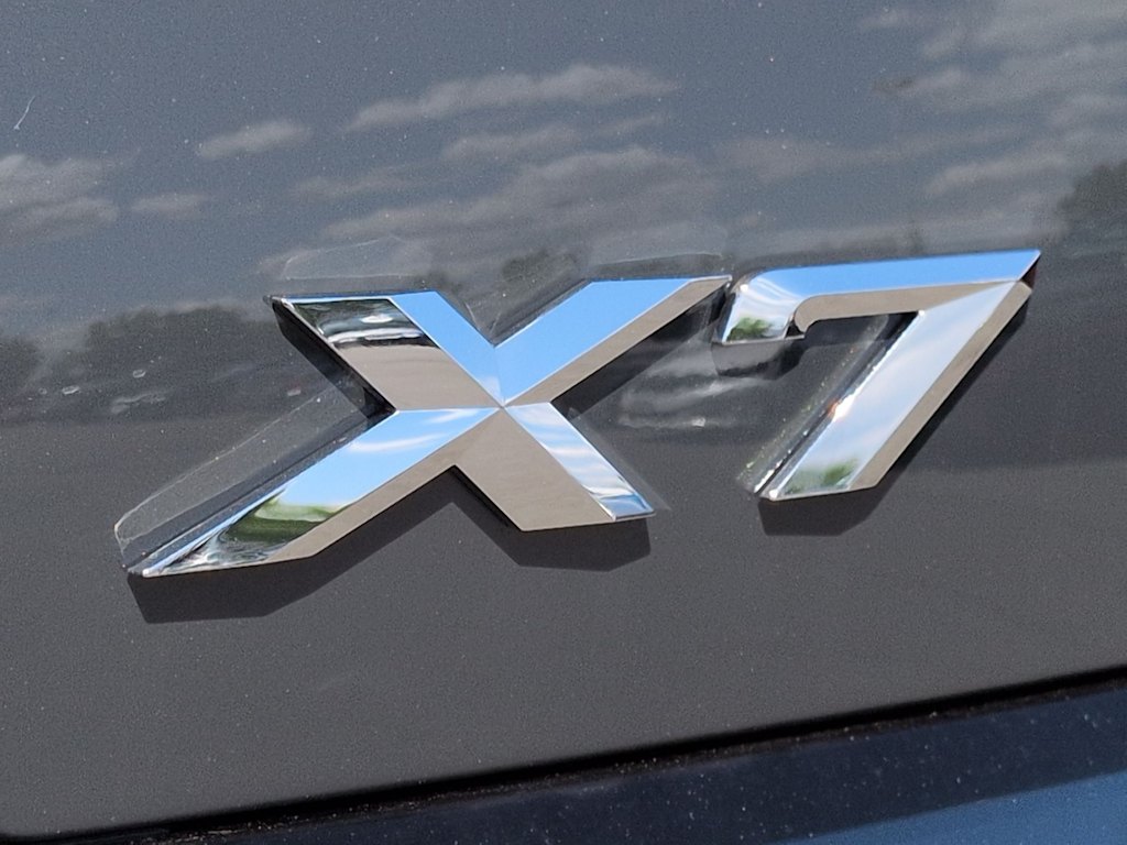 Thumbnail: 2027 BMW X7 - 7