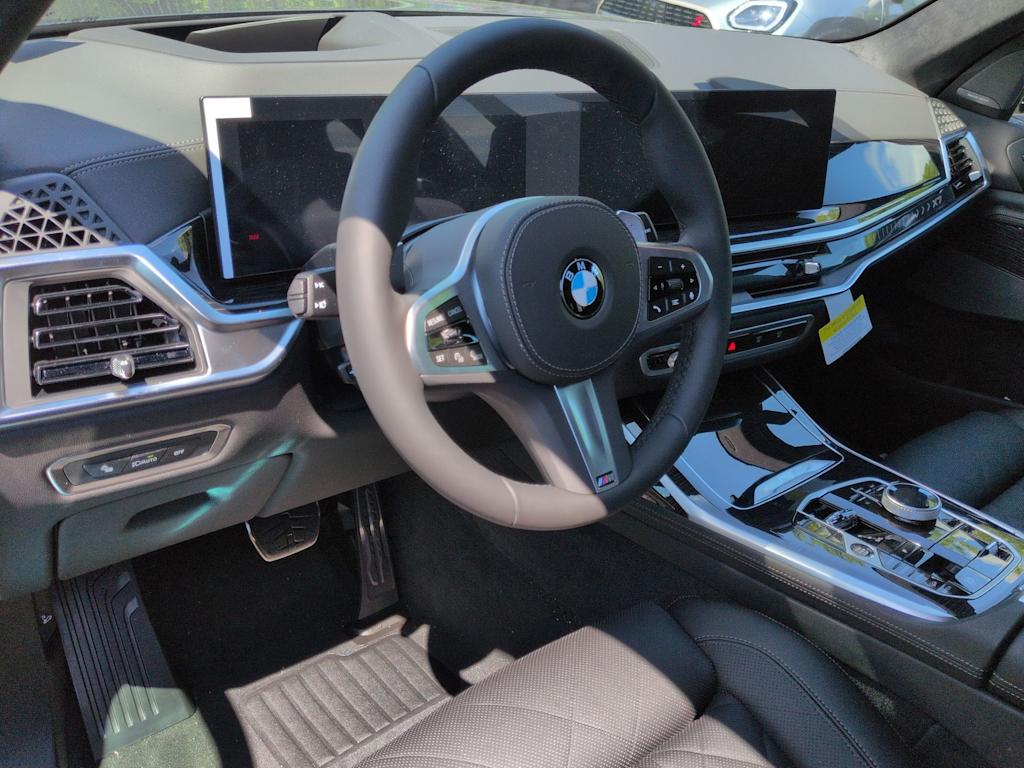Thumbnail: 2027 BMW X7 - 2