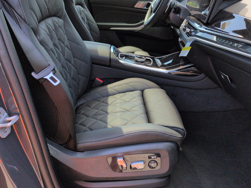 Thumbnail: 2027 BMW X7 - 12