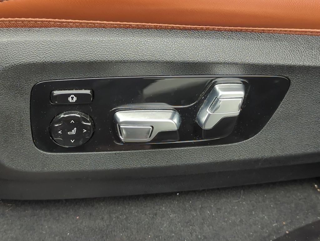 Thumbnail: 2023 BMW X7 - 25