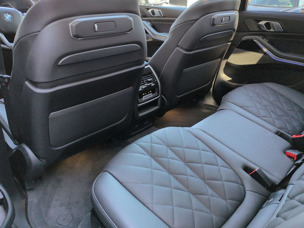 Thumbnail: 2024 BMW X7 - 13