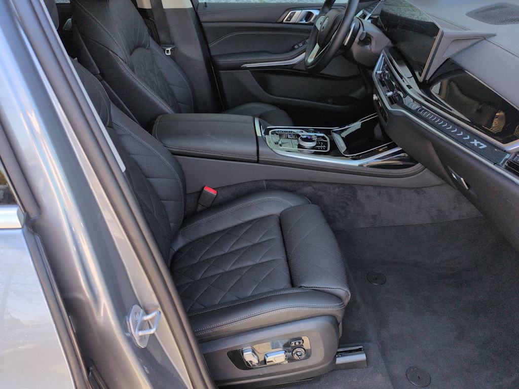 Thumbnail: 2024 BMW X7 - 12