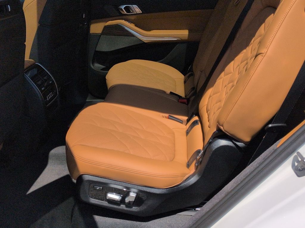 Thumbnail: 2027 BMW X7 - 28