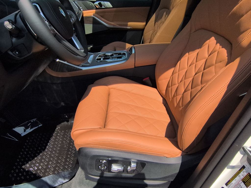 Thumbnail: 2027 BMW X7 - 11