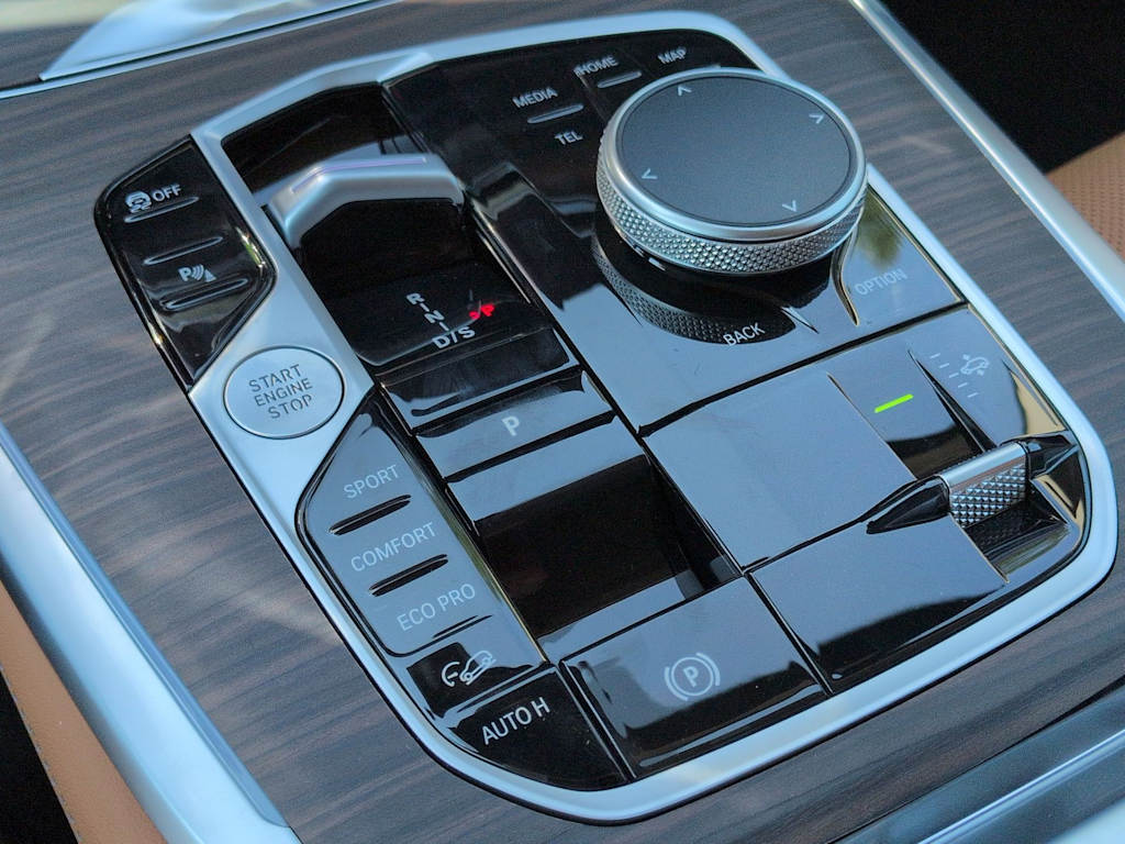 Thumbnail: 2027 BMW X7 - 37