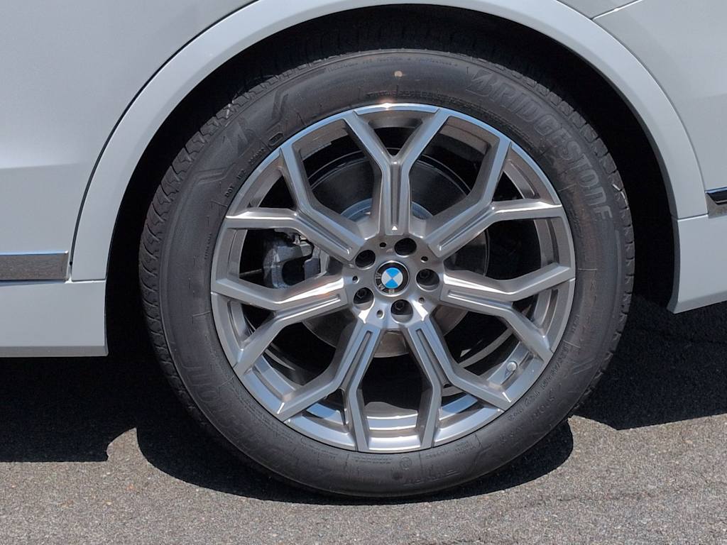 Thumbnail: 2027 BMW X7 - 8