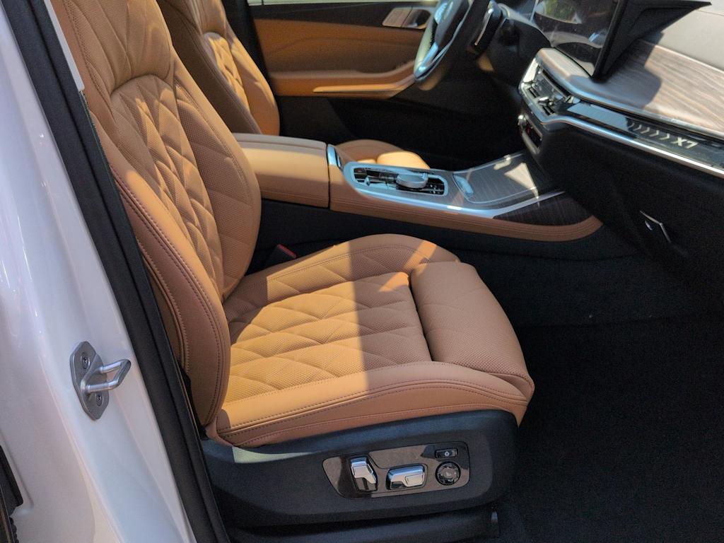 Thumbnail: 2027 BMW X7 - 12