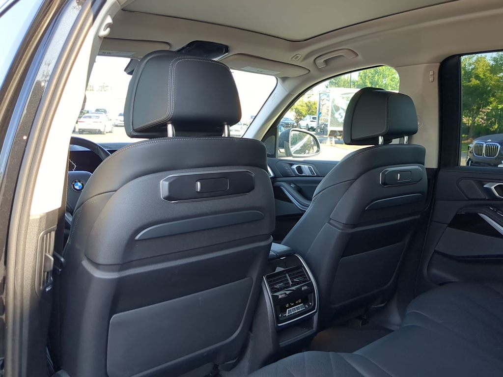 Thumbnail: 2024 BMW X7 - 12