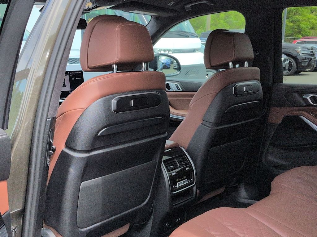 Thumbnail: 2024 BMW X7 - 13