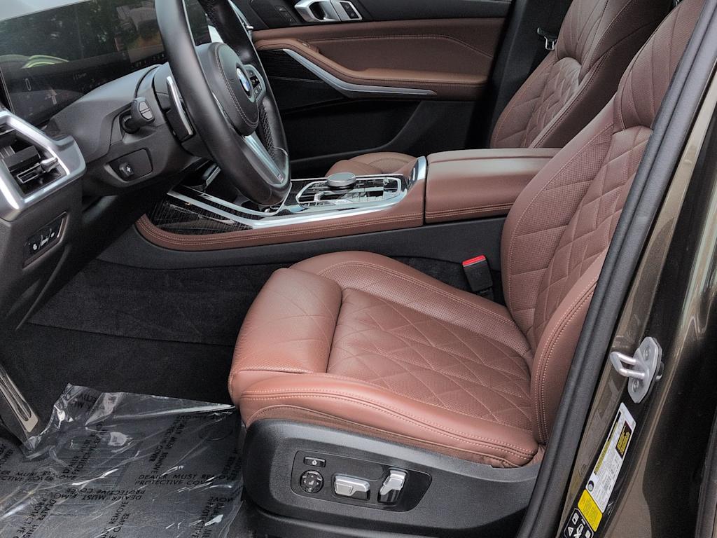 Thumbnail: 2024 BMW X7 - 11