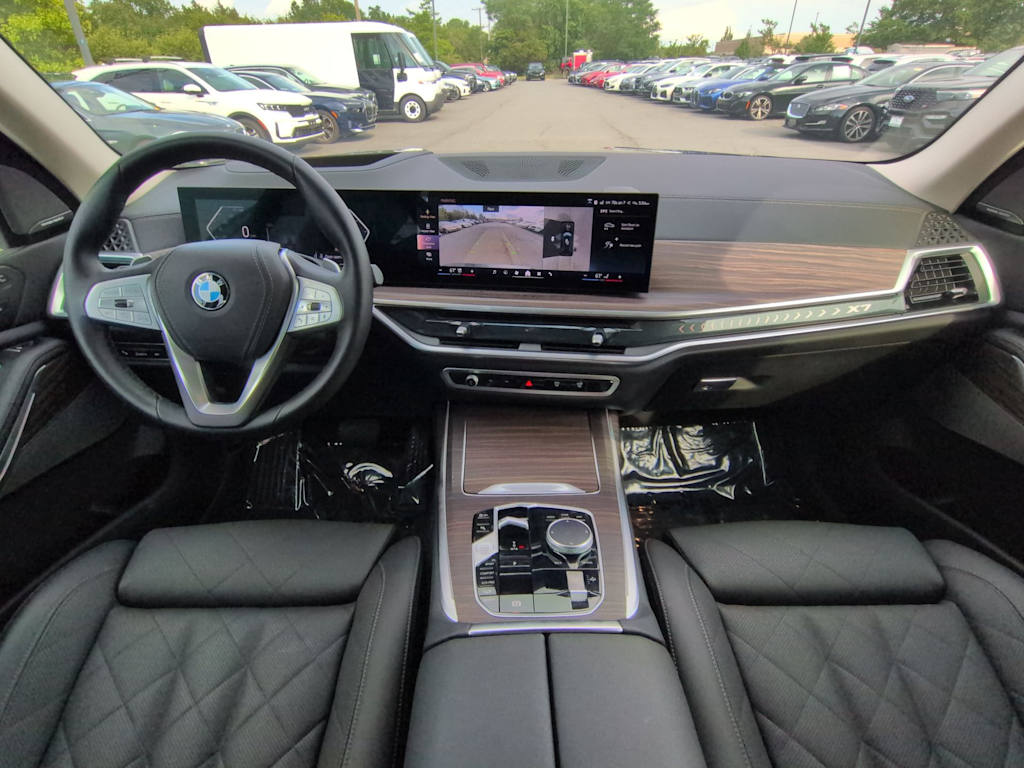 Thumbnail: 2026 BMW X7 - 9