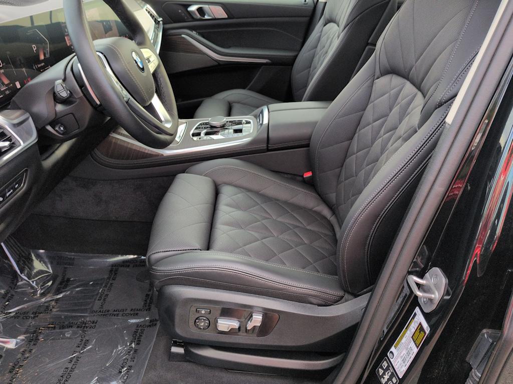 Thumbnail: 2026 BMW X7 - 10