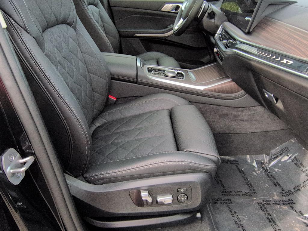 Thumbnail: 2026 BMW X7 - 11