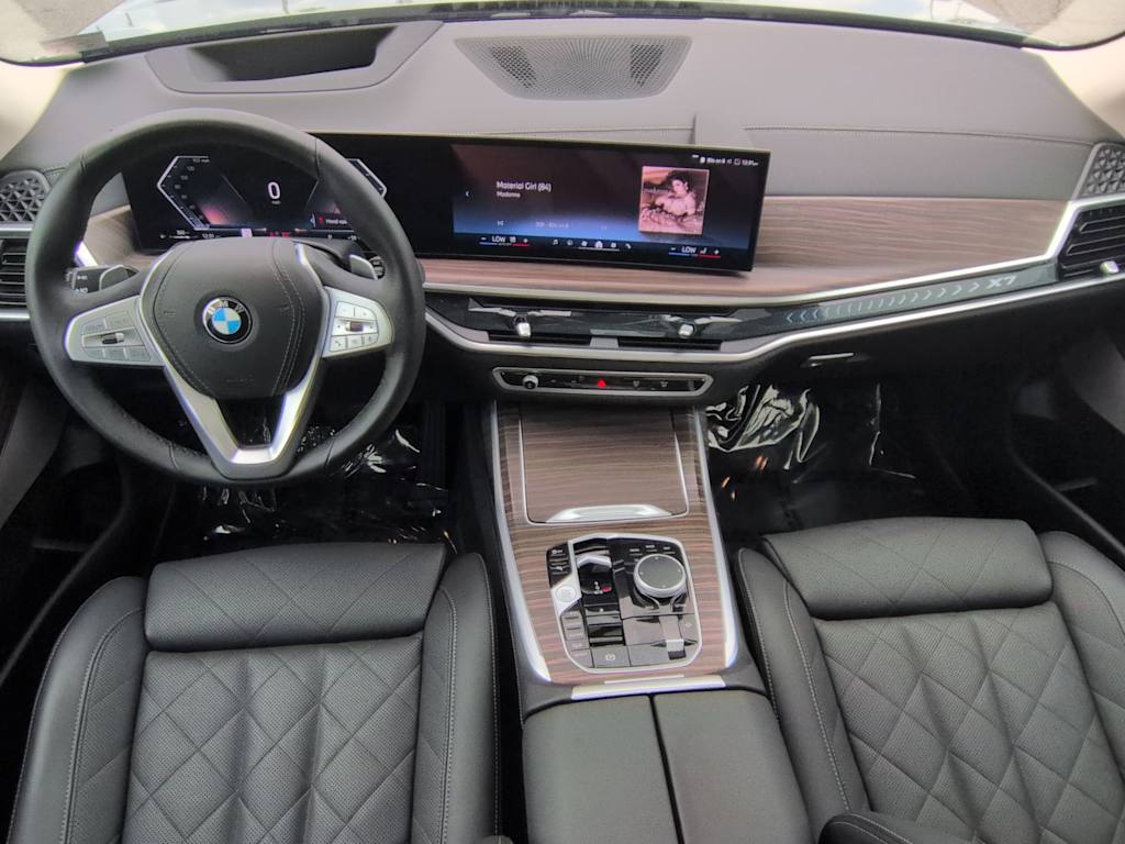 Thumbnail: 2026 BMW X7 - 10