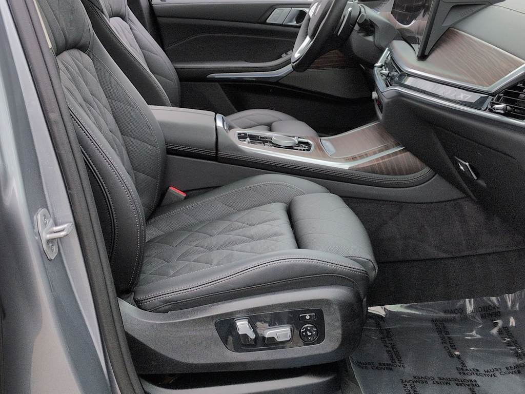 Thumbnail: 2026 BMW X7 - 31