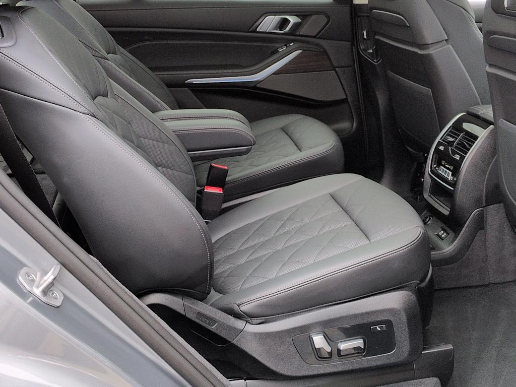 Thumbnail: 2026 BMW X7 - 29