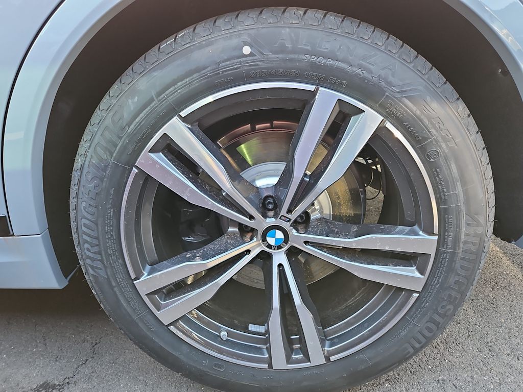 Thumbnail: 2026 BMW X7 - 8