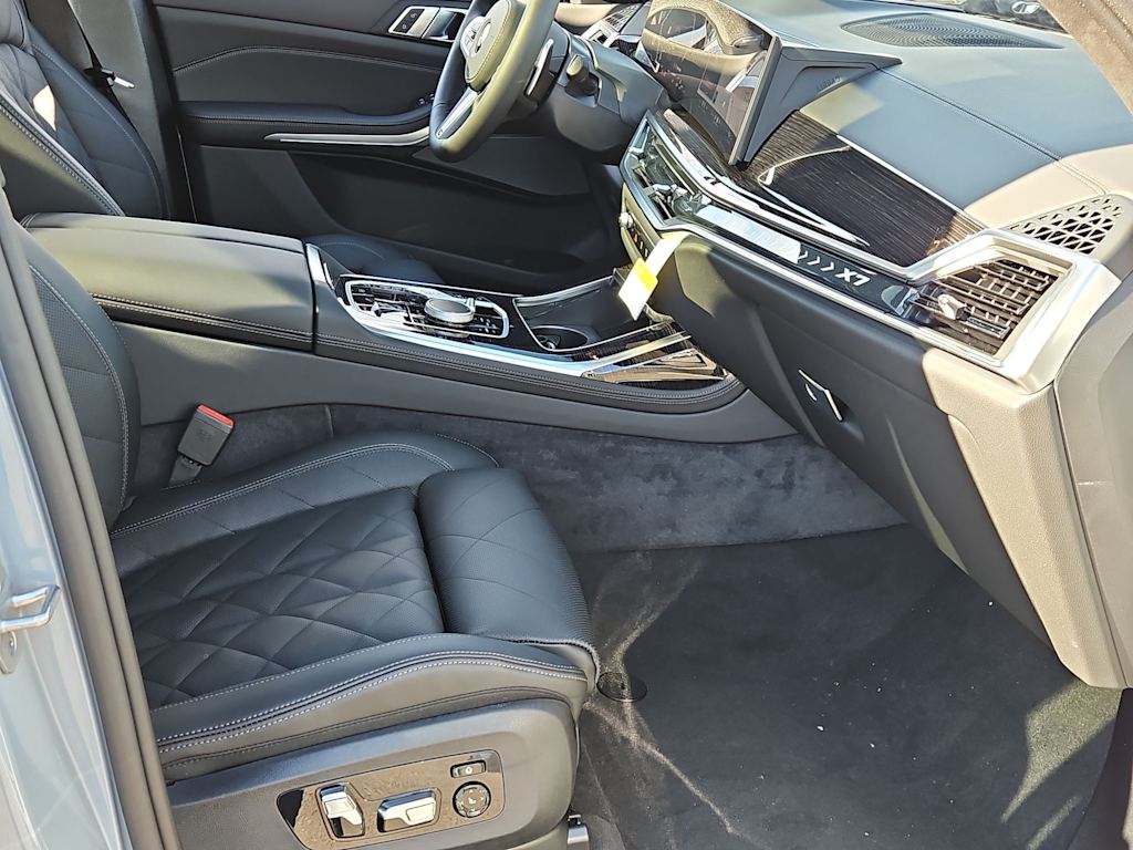 Thumbnail: 2026 BMW X7 - 12