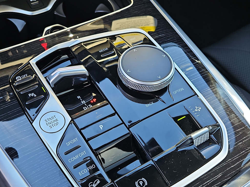 Thumbnail: 2026 BMW X7 - 33