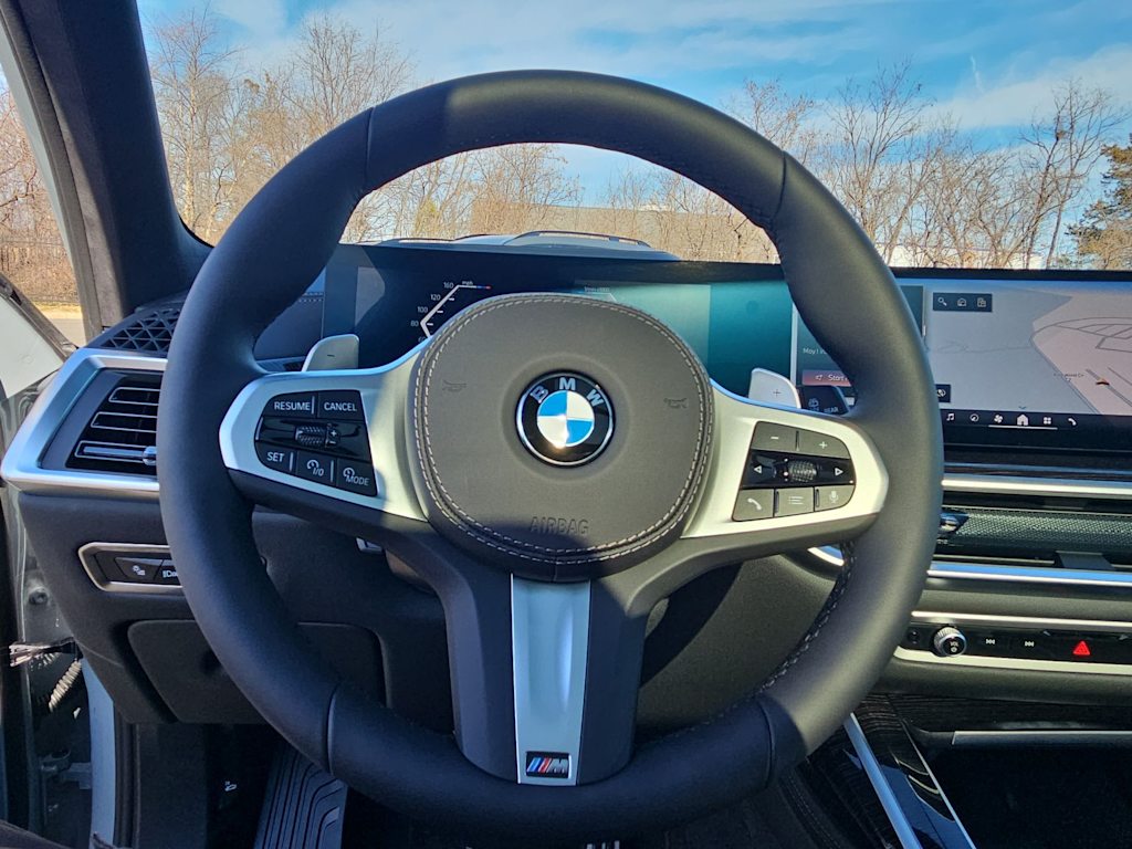 Thumbnail: 2026 BMW X7 - 14