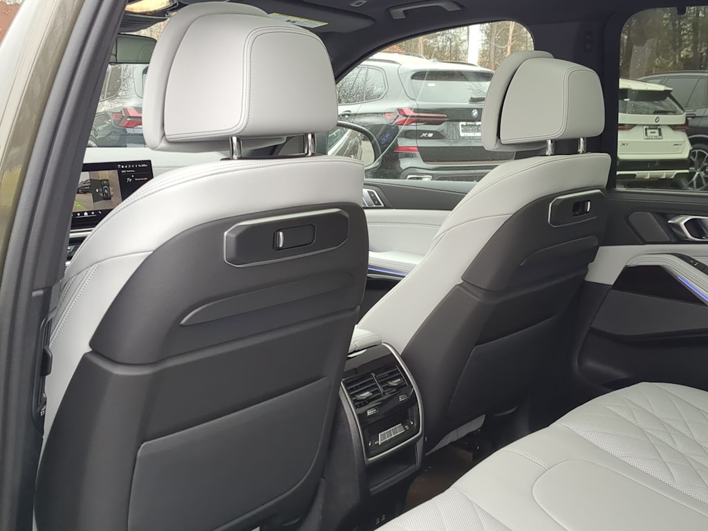 Thumbnail: 2026 BMW X5 - 13