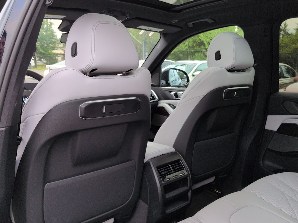 Thumbnail: 2026 BMW X5 - 12