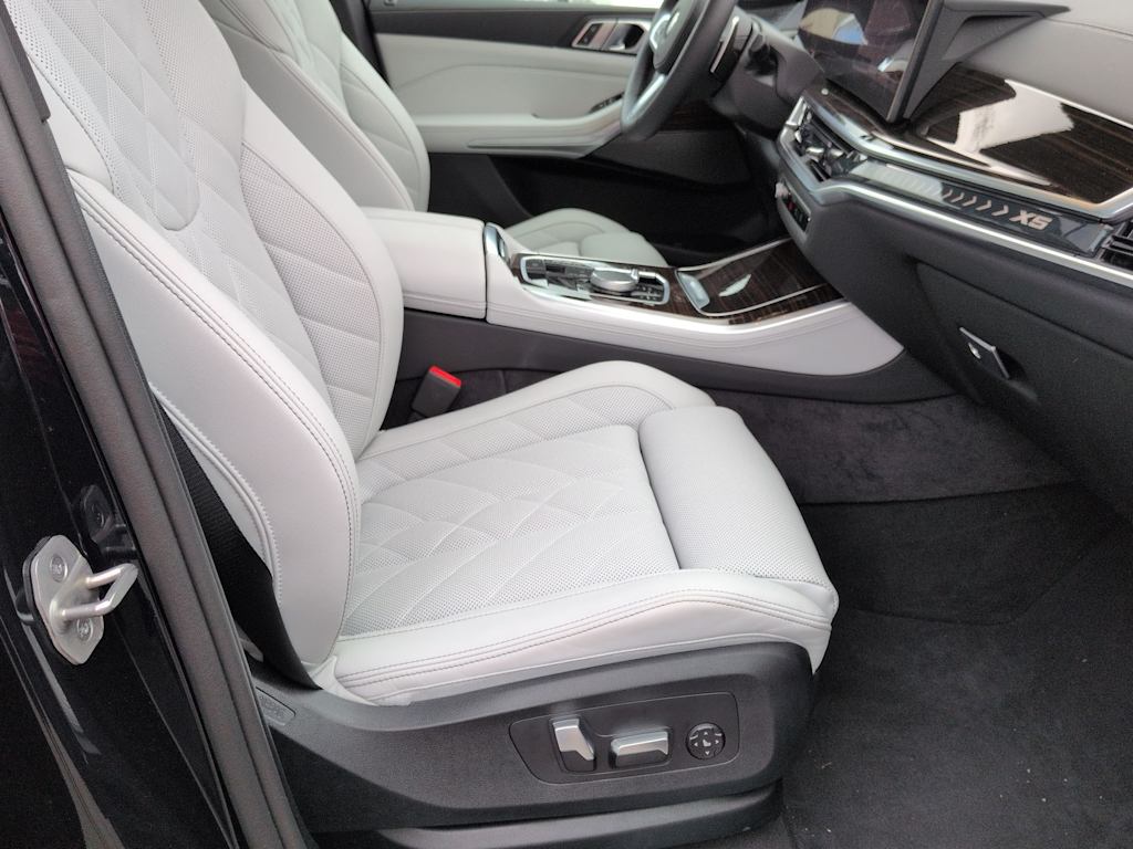 Thumbnail: 2026 BMW X5 - 11