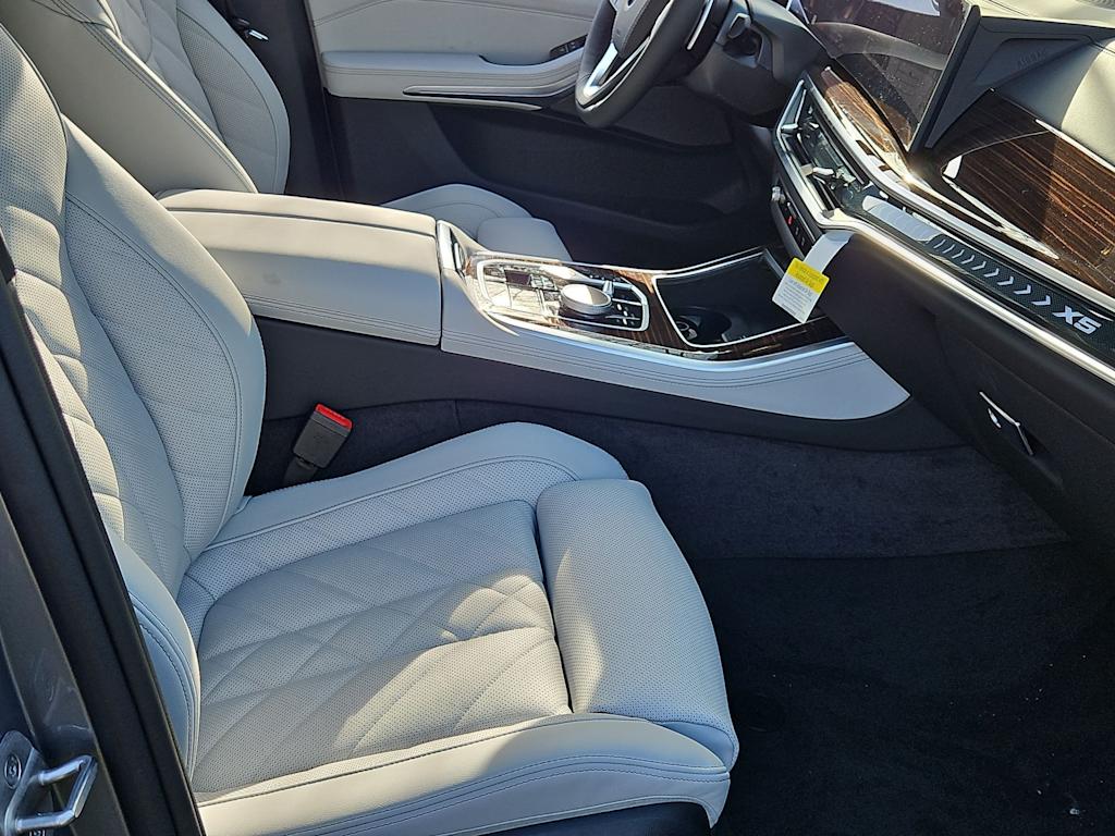 Thumbnail: 2026 BMW X5 - 11