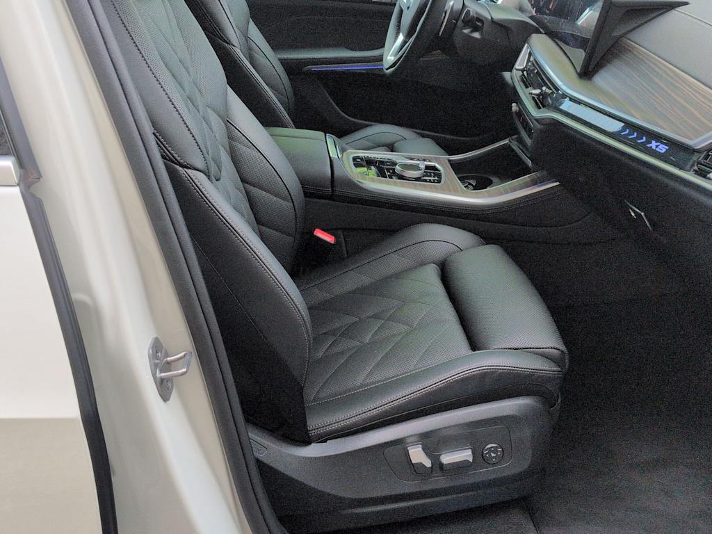 Thumbnail: 2026 BMW X5 - 12