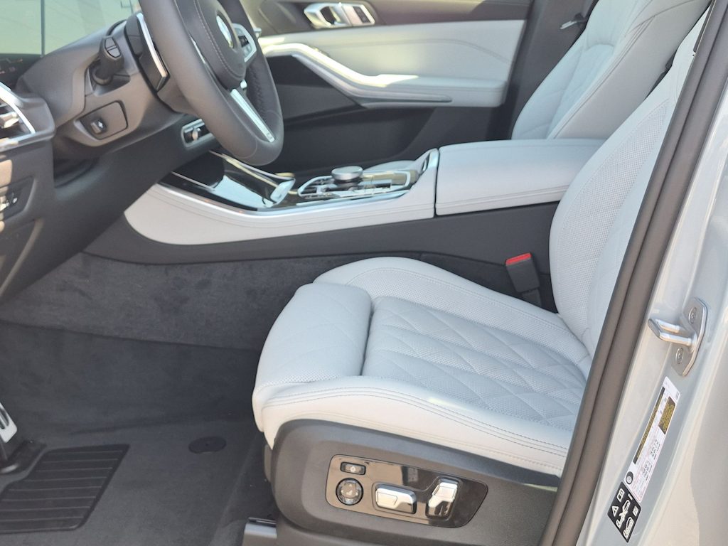 Thumbnail: 2026 BMW X5 - 11