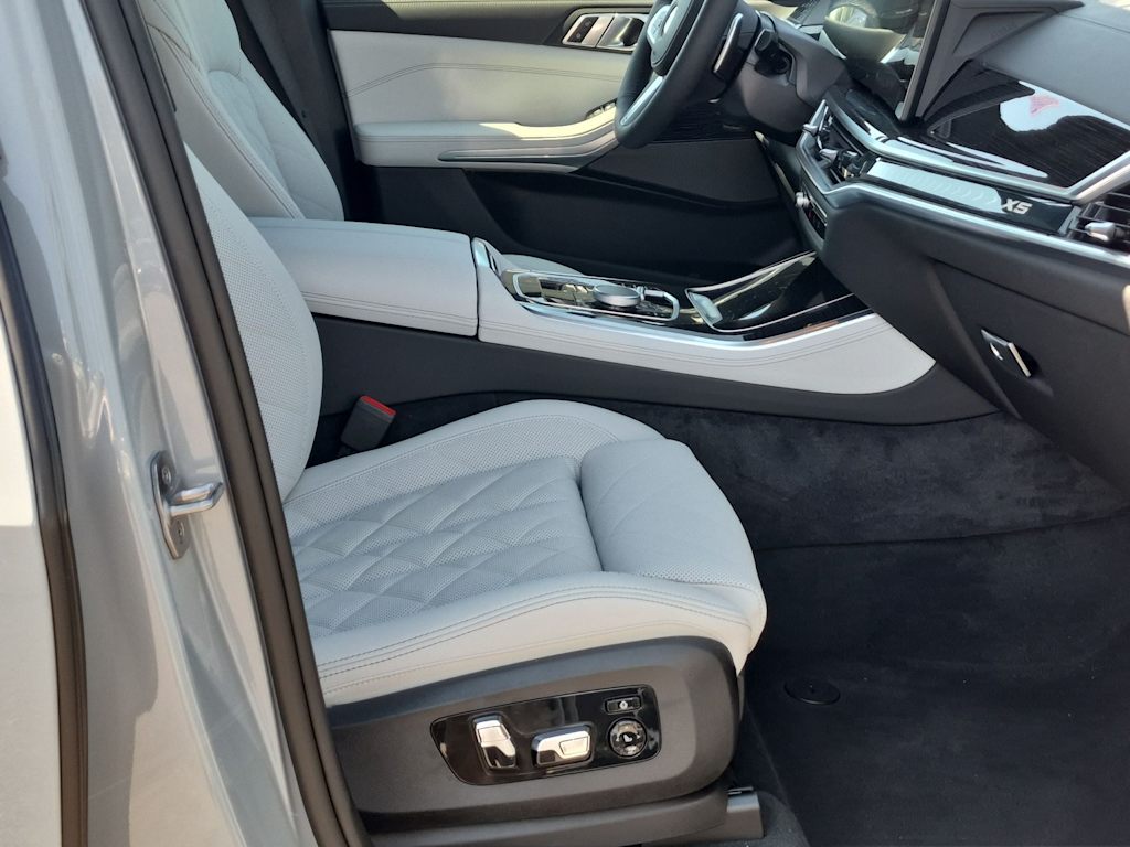Thumbnail: 2026 BMW X5 - 12