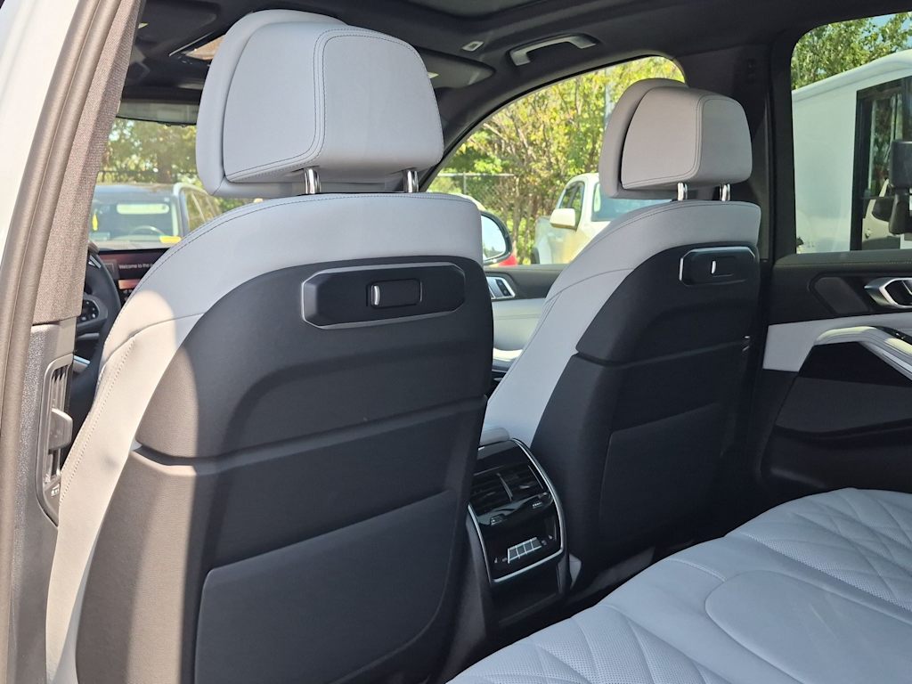 Thumbnail: 2026 BMW X5 - 13