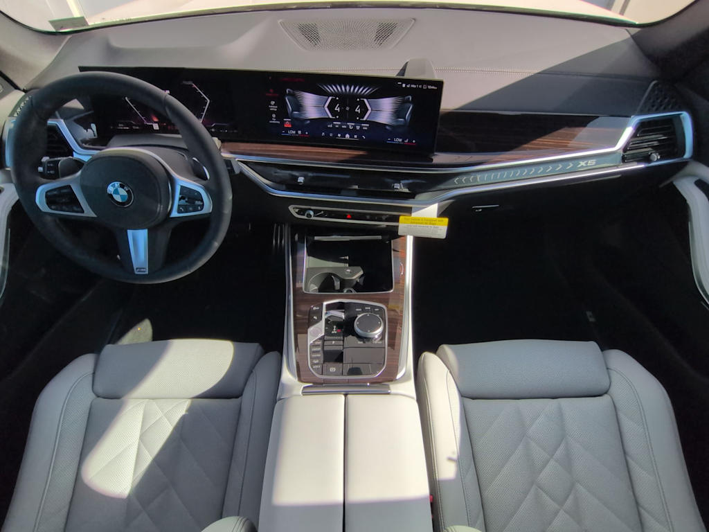 Thumbnail: 2026 BMW X5 - 10