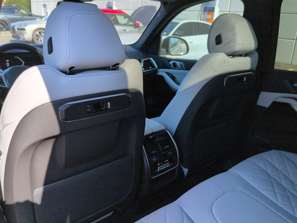 Thumbnail: 2026 BMW X5 - 13