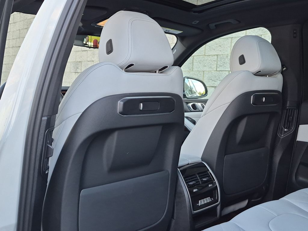 Thumbnail: 2026 BMW X5 - 13
