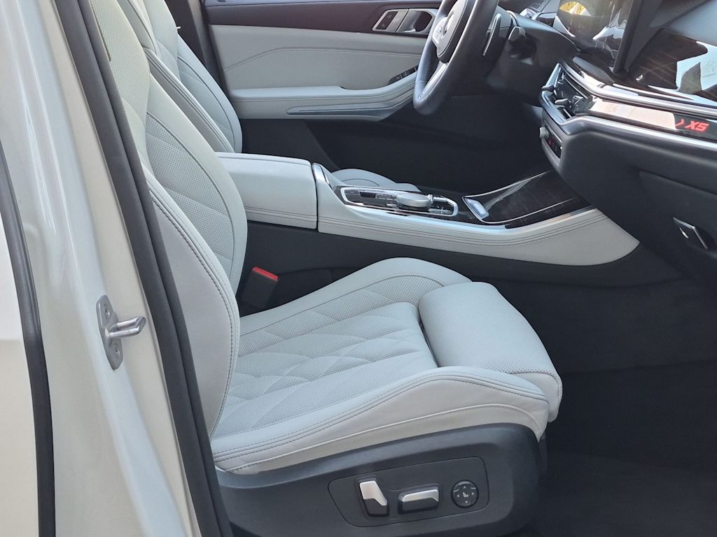 Thumbnail: 2026 BMW X5 - 12