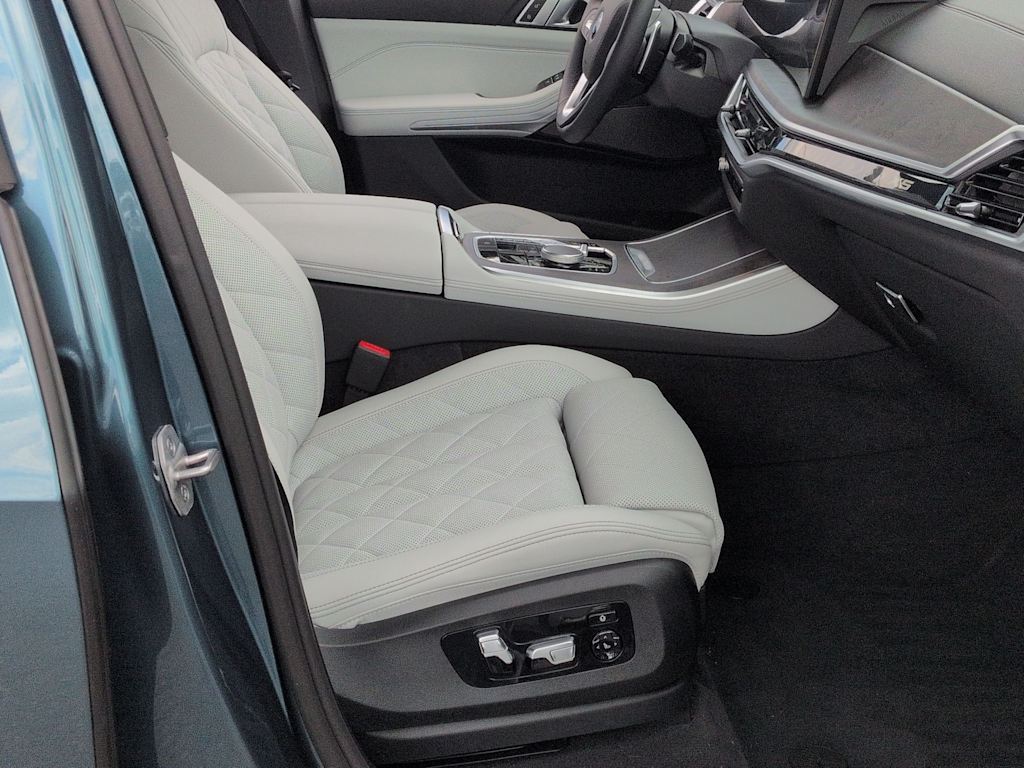 Thumbnail: 2024 BMW X5 - 11