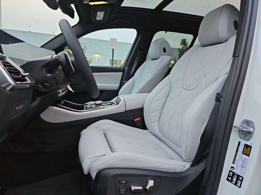 Thumbnail: 2026 BMW X5 - 11