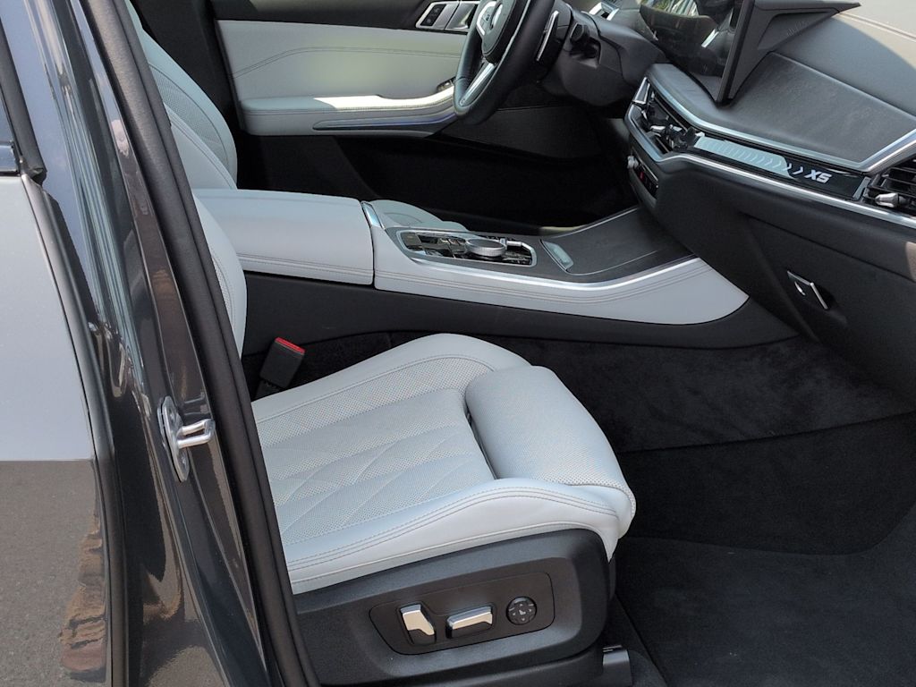 Thumbnail: 2026 BMW X5 - 11