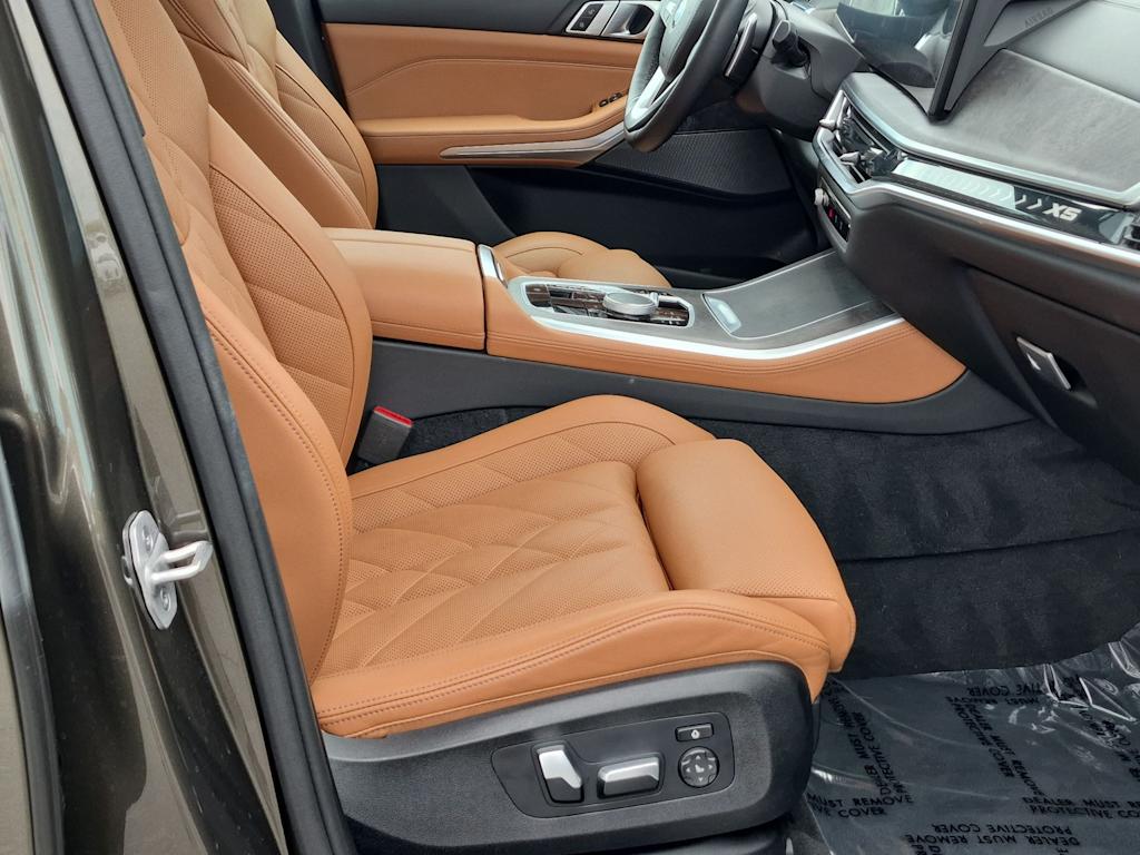 Thumbnail: 2024 BMW X5 - 12