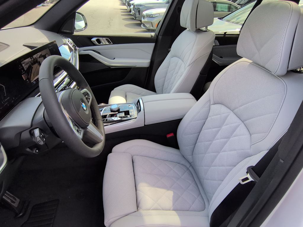 Thumbnail: 2026 BMW X5 - 11