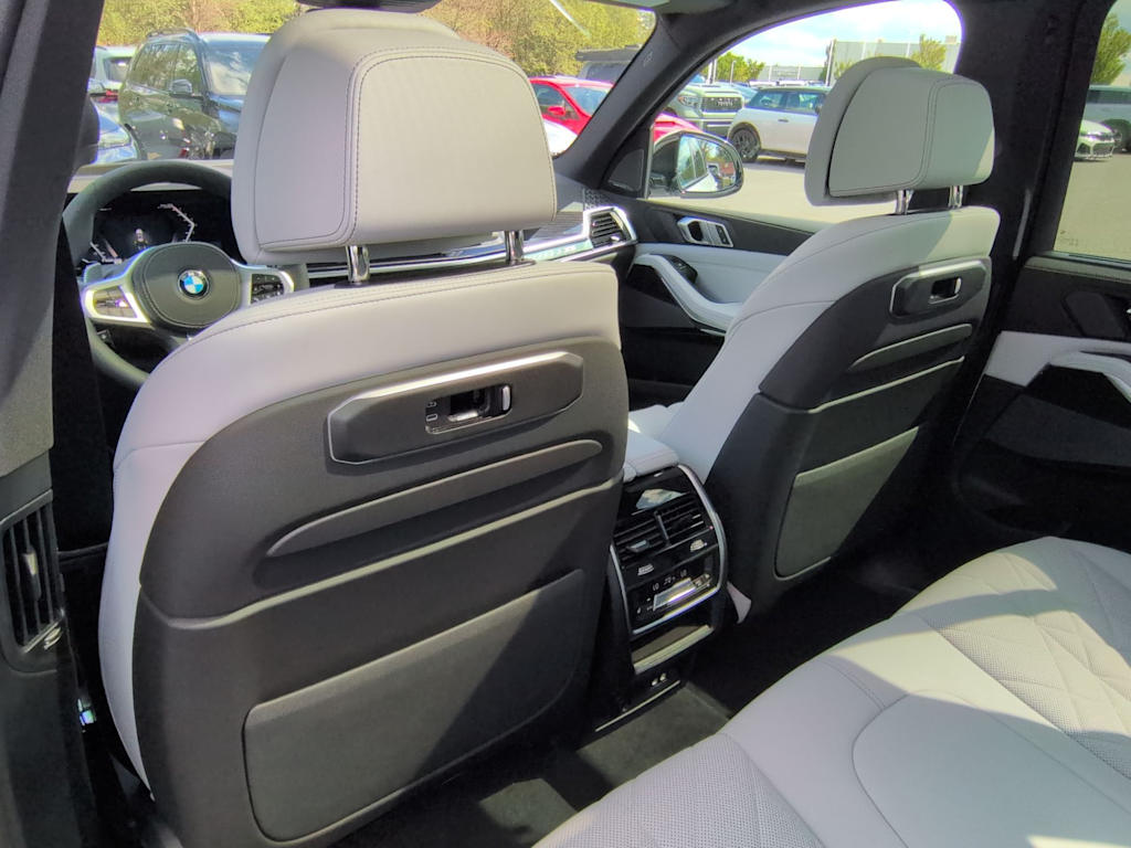 Thumbnail: 2026 BMW X5 - 13