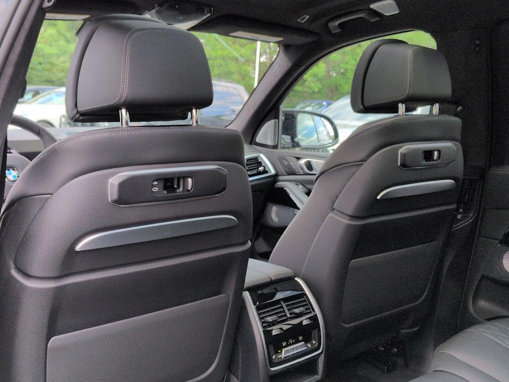 Thumbnail: 2027 BMW X7 - 26