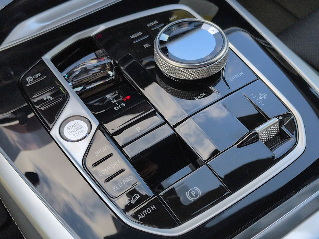 Thumbnail: 2027 BMW X7 - 37