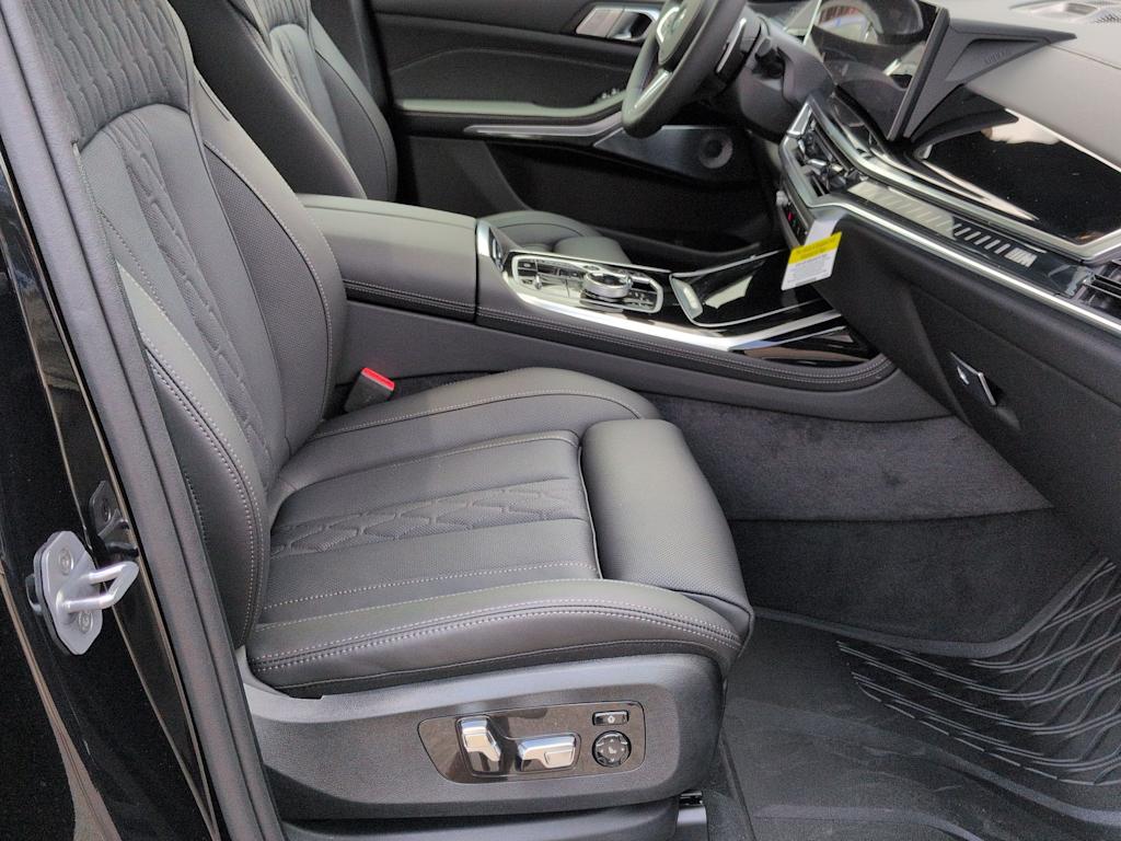 Thumbnail: 2027 BMW X7 - 12