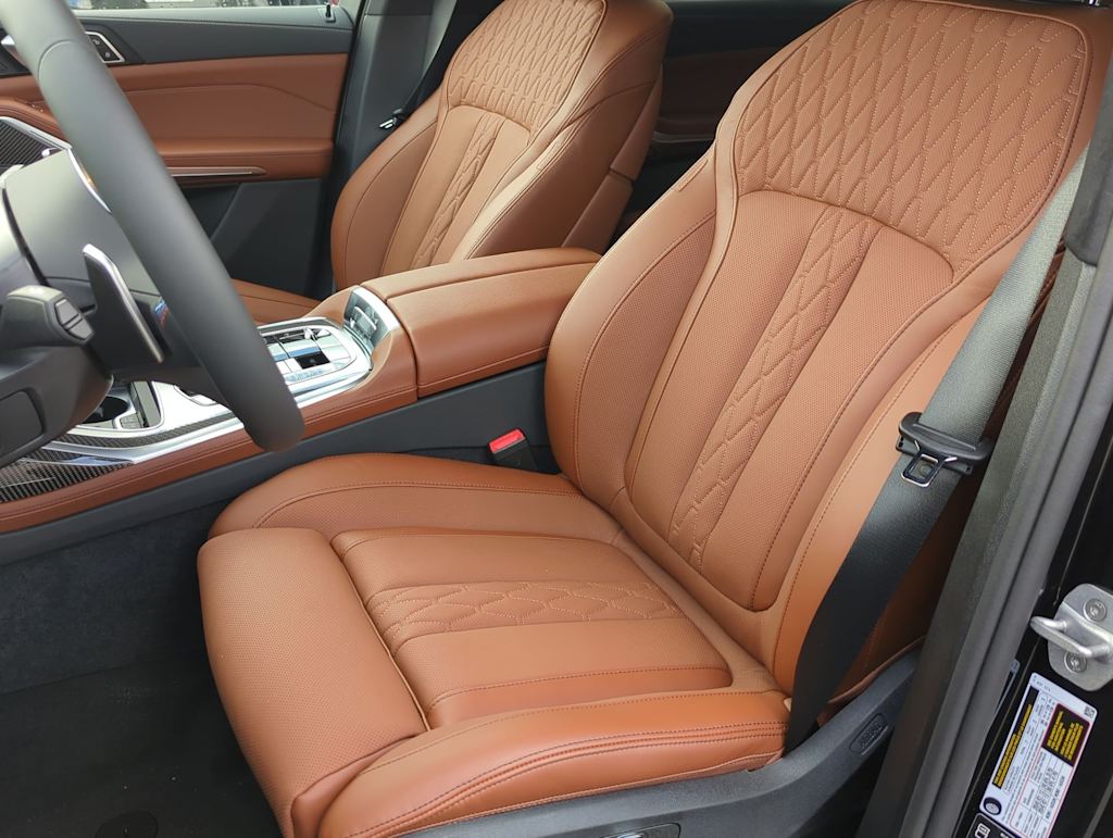 Thumbnail: 2026 BMW X7 - 12