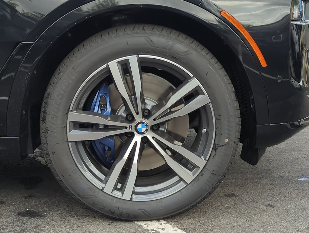 Thumbnail: 2026 BMW X7 - 8