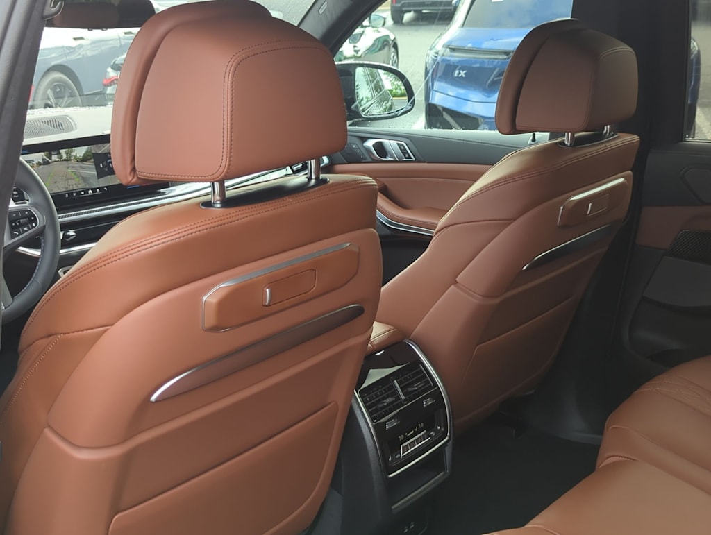 Thumbnail: 2026 BMW X7 - 25